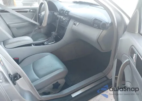 2003 Mercedes-Benz C 240 z USA, uszkodzony, nr VIN WDBRF61J53F422376